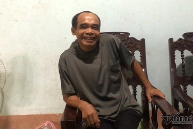 Đại gia đá đỏ đếm tiền cả ngày không hết giờ ra sao?