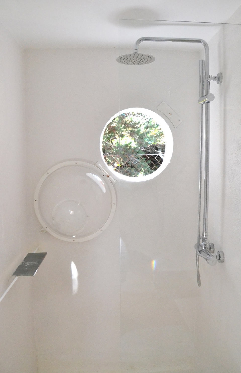 Độc đáo căn nhà gương “ẩn mình” trong khu vườn xanh mát ở Tây Ban Nha - 5 Độc đáo căn nhà gương “ẩn mình” trong khu vườn xanh mát ở Tây Ban Nha - 5