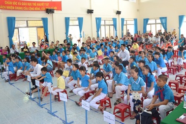 Nhắc phụ huynh nộp tiền thông qua học sinh: Nên hay không nên?