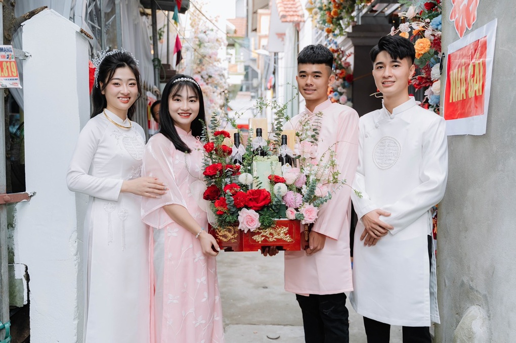 Chuyện tình định mệnh Hà Nội: Nhà trai đối diện nhà gái, rước dâu 5 phút - 3 Chuyện tình định mệnh Hà Nội: Nhà trai đối diện nhà gái, rước dâu 5 phút - 3