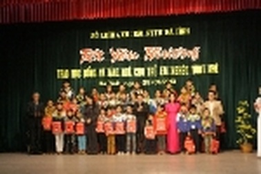 Hà Tĩnh: “Tết yêu thương” cho trẻ em nghèo vượt khó