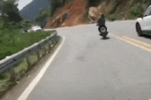 “Phượt thủ” lấn làn đổ đèo Tam Đảo và cái kết đáng trách hơn đáng thương