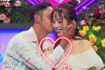 Bố đơn thân tỏ tình ngọt ngào, hôn má chủ tiệm spa ngay lần đầu gặp mặt