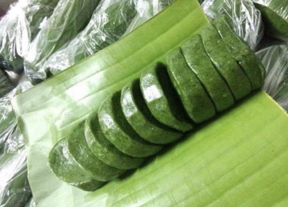 Cơn sốt bánh ngải màu xanh lét, tiểu thương hốt bạc bán mỏi tay - 2 Cơn sốt bánh ngải màu xanh lét, tiểu thương hốt bạc bán mỏi tay - 2