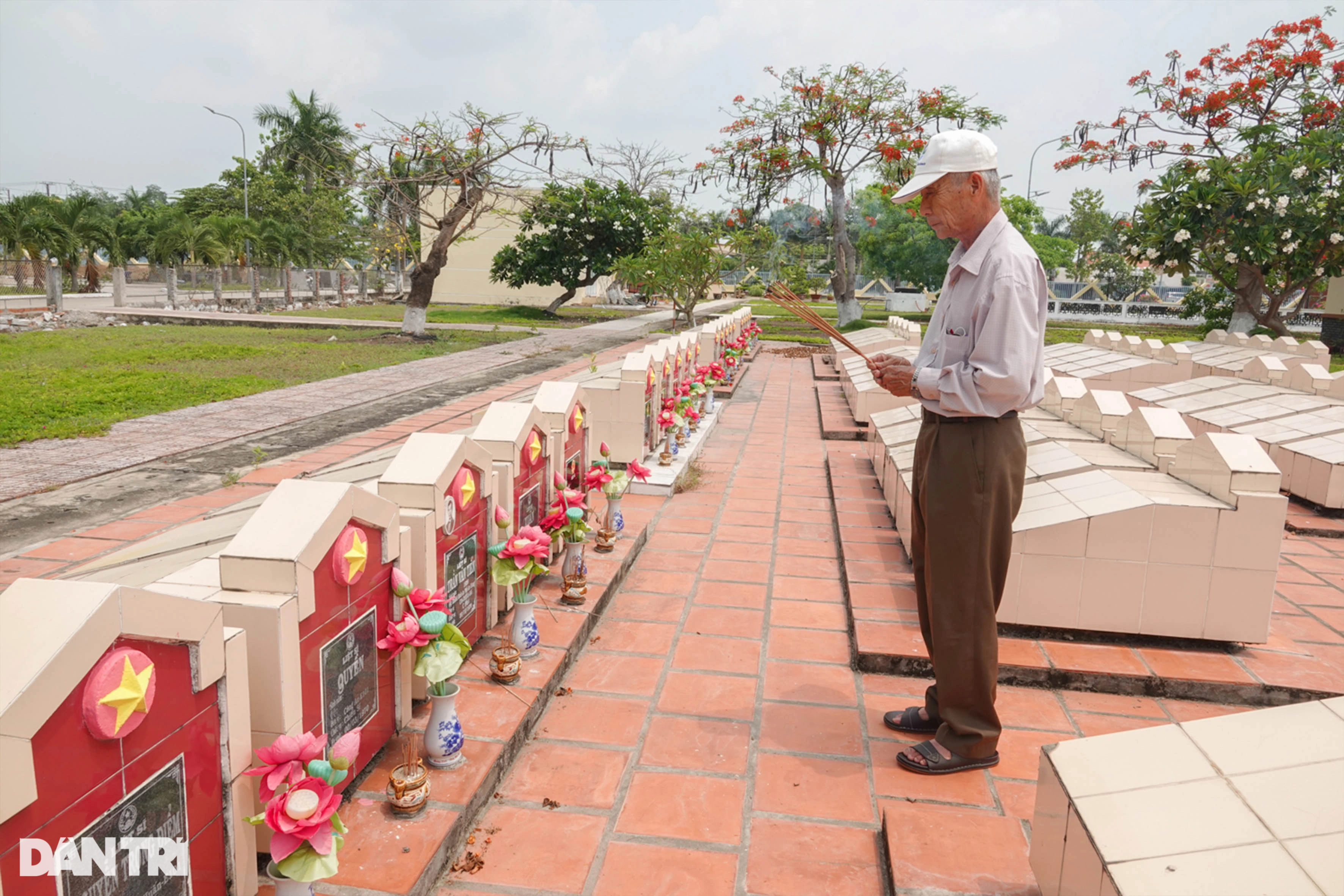 Người cựu binh già và 2 thập kỷ lặn lội đi tìm hài cốt đồng đội - 1 Người cựu binh già và 2 thập kỷ lặn lội đi tìm hài cốt đồng đội - 1