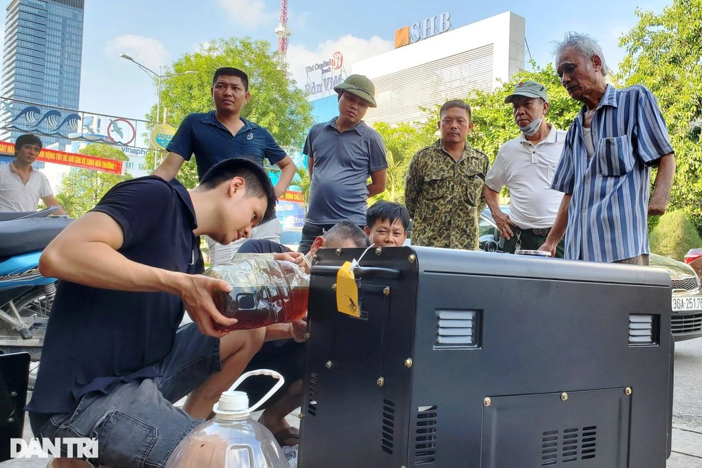 3 ngày bán trăm máy phát điện, không đủ hàng phục vụ khách - 1 3 ngày bán trăm máy phát điện, không đủ hàng phục vụ khách - 1