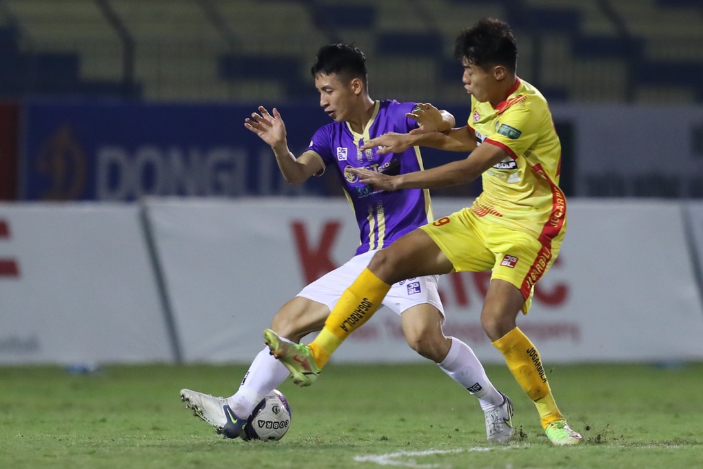 CLB Hà Nội đánh rơi điểm ở Thanh Hóa, cuộc đua vô địch V-League vẫn hấp dẫn - 6 CLB Hà Nội đánh rơi điểm ở Thanh Hóa, cuộc đua vô địch V-League vẫn hấp dẫn - 6