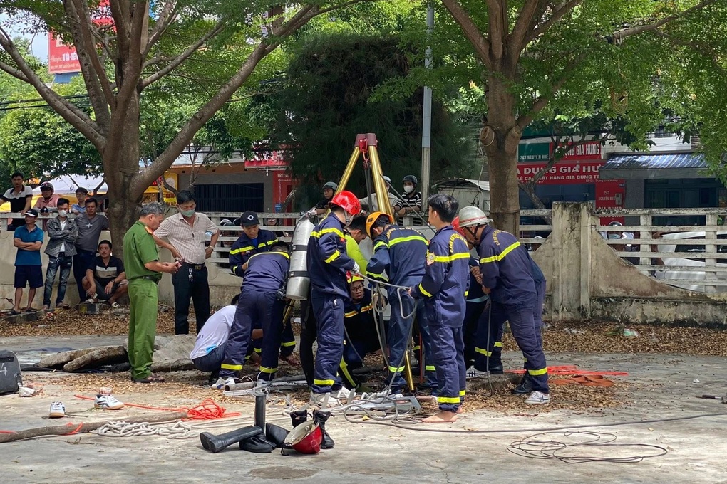 Nam công nhân tử vong khi làm việc dưới hầm rút nước - 1 Nam công nhân tử vong khi làm việc dưới hầm rút nước - 1