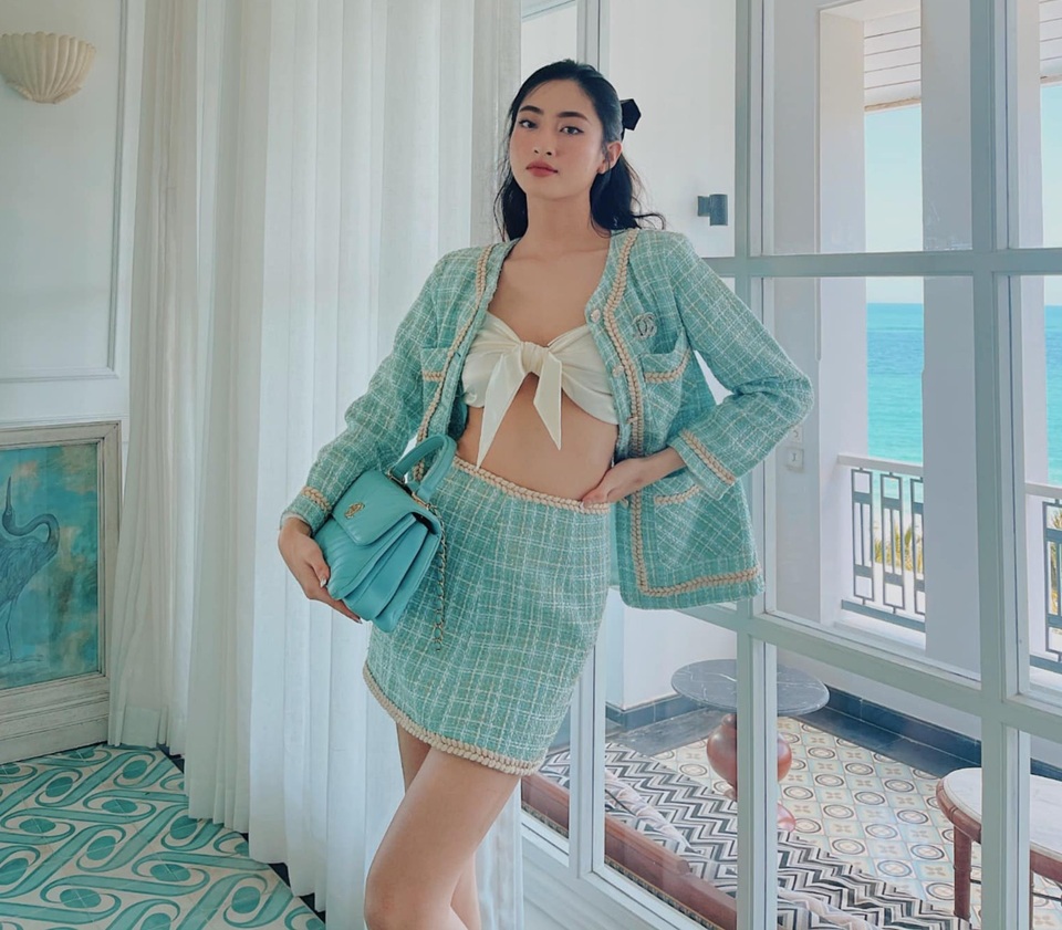 Trần Tiểu Vy, Lương Thùy Linh diện đồ gợi cảm hút ánh nhìn - 2 Trần Tiểu Vy, Lương Thùy Linh diện đồ gợi cảm hút ánh nhìn - 2