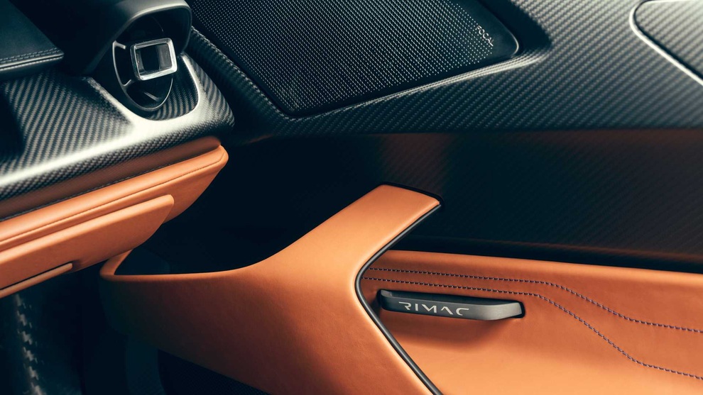 Siêu xe chạy điện Rimac Nevera gây choáng không chỉ bởi giá bán 2 triệu EUR - 19 Siêu xe chạy điện Rimac Nevera gây choáng không chỉ bởi giá bán 2 triệu EUR - 19