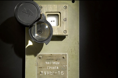 Ba mảnh thiên thạch mặt trăng “siêu nhỏ” 3,4 tỷ năm tuổi được đấu giá 1 triệu USD