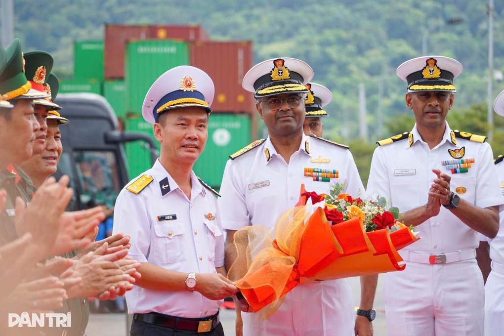 Tàu khu trục, hộ vệ chống ngầm của Ấn Độ cập cảng Tiên Sa ở Đà Nẵng - 3 Tàu khu trục, hộ vệ chống ngầm của Ấn Độ cập cảng Tiên Sa ở Đà Nẵng - 3