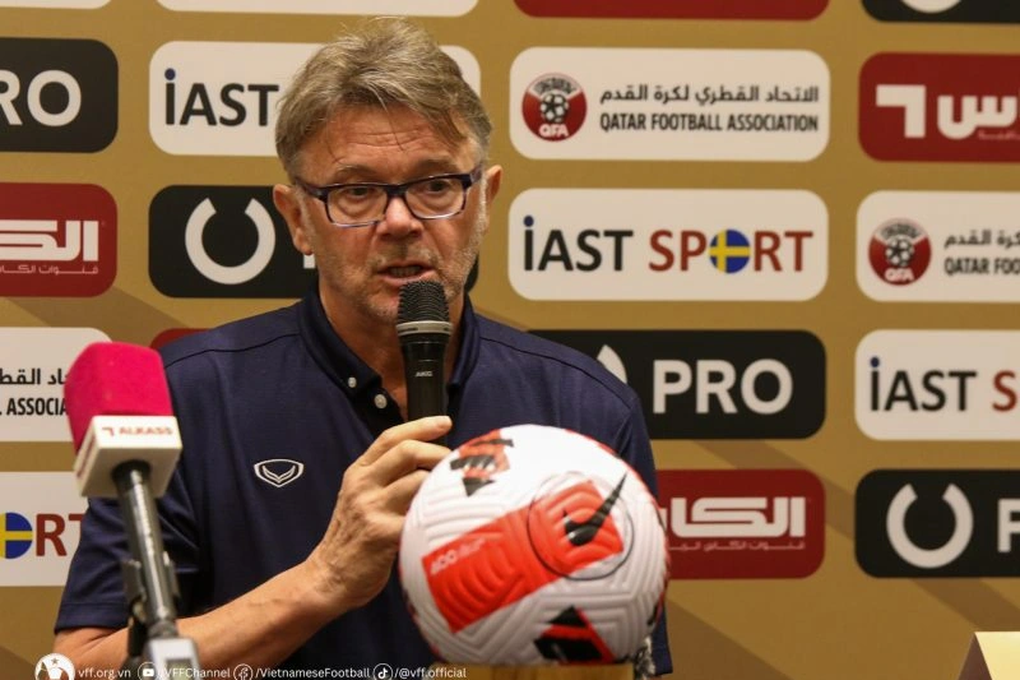 HLV Philippe Troussier: U23 Việt Nam có phong cách thi đấu khác biệt - 2 HLV Philippe Troussier: U23 Việt Nam có phong cách thi đấu khác biệt - 2