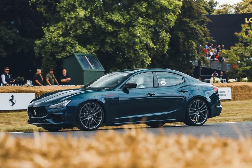 Maserati Ghibli 334 Ultima ra mắt, lập kỷ lục sedan nhanh nhất thế giới - 6 Maserati Ghibli 334 Ultima ra mắt, lập kỷ lục sedan nhanh nhất thế giới - 6
