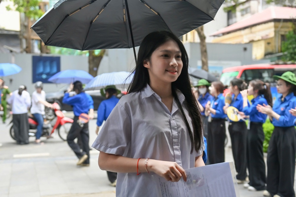 Lộ diện các thủ khoa môn chuyên thi vào lớp 10 THPT Chuyên Vĩnh Phúc - 1 Lộ diện các thủ khoa môn chuyên thi vào lớp 10 THPT Chuyên Vĩnh Phúc - 1