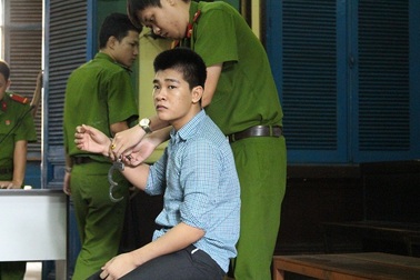 Bị chửi mắng vì sử dụng ma túy, con giết cha