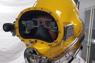 Mũ lặn công nghệ cao mang dáng dấp như một Minion