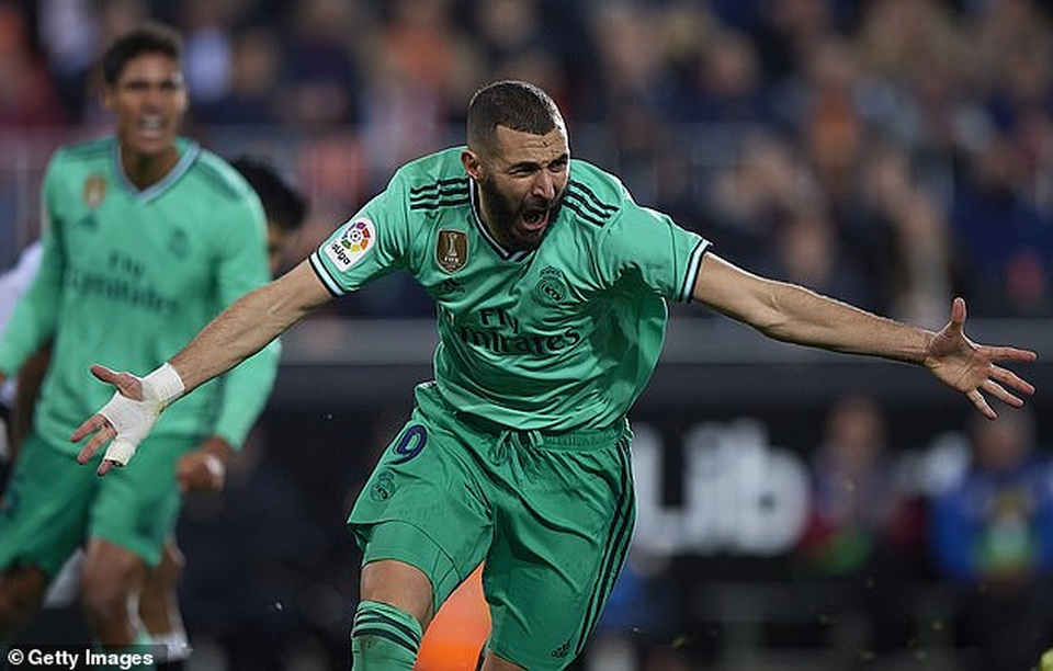 Hòa may mắn Valencia, Real Madrid lỡ cơ hội soán ngôi Barcelona - 8 Hòa may mắn Valencia, Real Madrid lỡ cơ hội soán ngôi Barcelona - 8