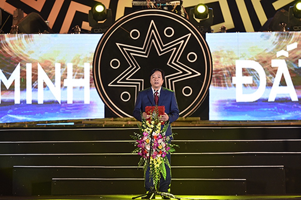 Thuỳ Chi, Ngô Hồng Quang “cháy hết mình” trong đêm nghệ thuật chào đón năm mới 2020 - 1 Thuỳ Chi, Ngô Hồng Quang “cháy hết mình” trong đêm nghệ thuật chào đón năm mới 2020 - 1