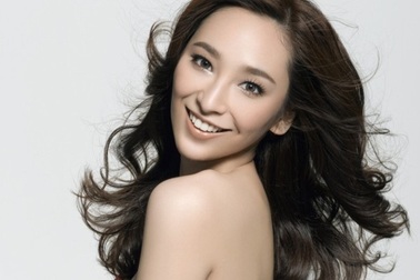 Bạn trai đại gia của siêu mẫu Ngô Bội Từ bị kiện vì trốn nợ