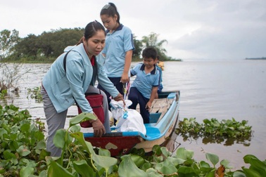 Cô giáo của những đứa trẻ “ba không” giữa lòng hồ Trị An