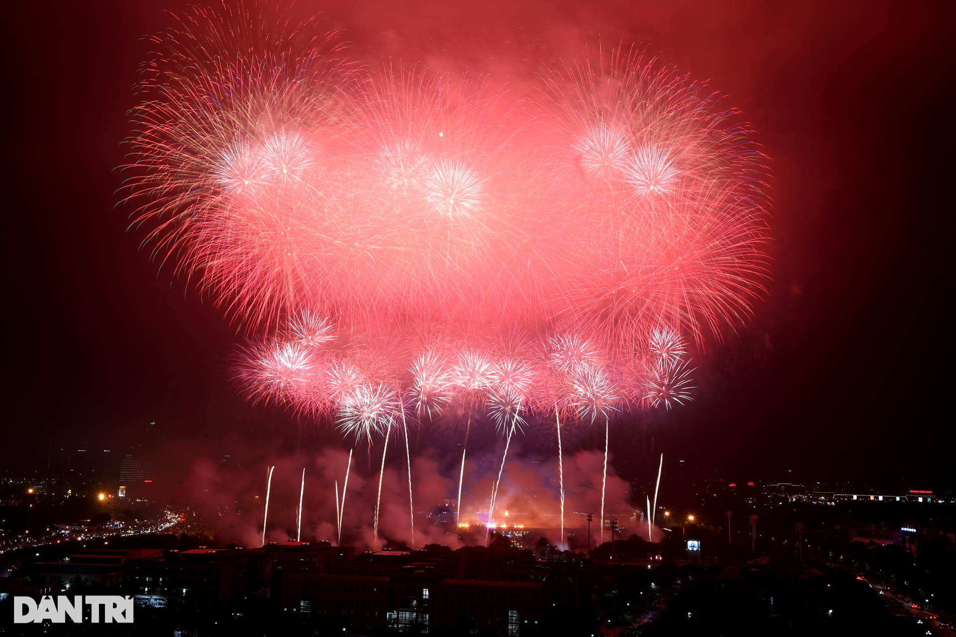 Màn pháo hoa rực rỡ trên SVĐ Mỹ Đình khai mạc SEA Games 31 - 8 Màn pháo hoa rực rỡ trên SVĐ Mỹ Đình khai mạc SEA Games 31 - 8