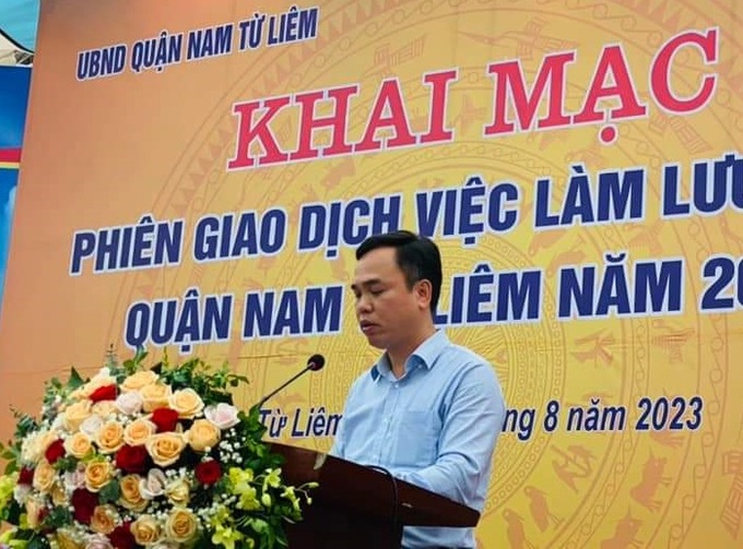 Ông Nguyễn Hồng Dân, Phó Giám đốc sở LĐ-TB&XH Hà Nội phát biểu tại buổi khai mạc