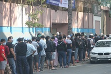 Cổ động viên TPHCM lên cơn sốt vé xem Kiatisuk trình làng ở sân Thống Nhất