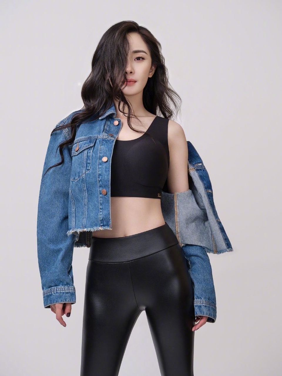 Lý do Dương Mịch quyết hò hẹn bí mật với phi công trẻ - 7 Lý do Dương Mịch quyết hò hẹn bí mật với phi công trẻ - 7