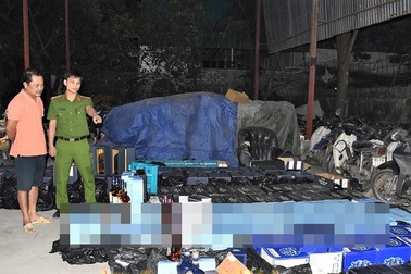 Bắt 1.000 chai rượu ngoại lậu từ Quảng Trị ra Hà Nội tiêu thụ