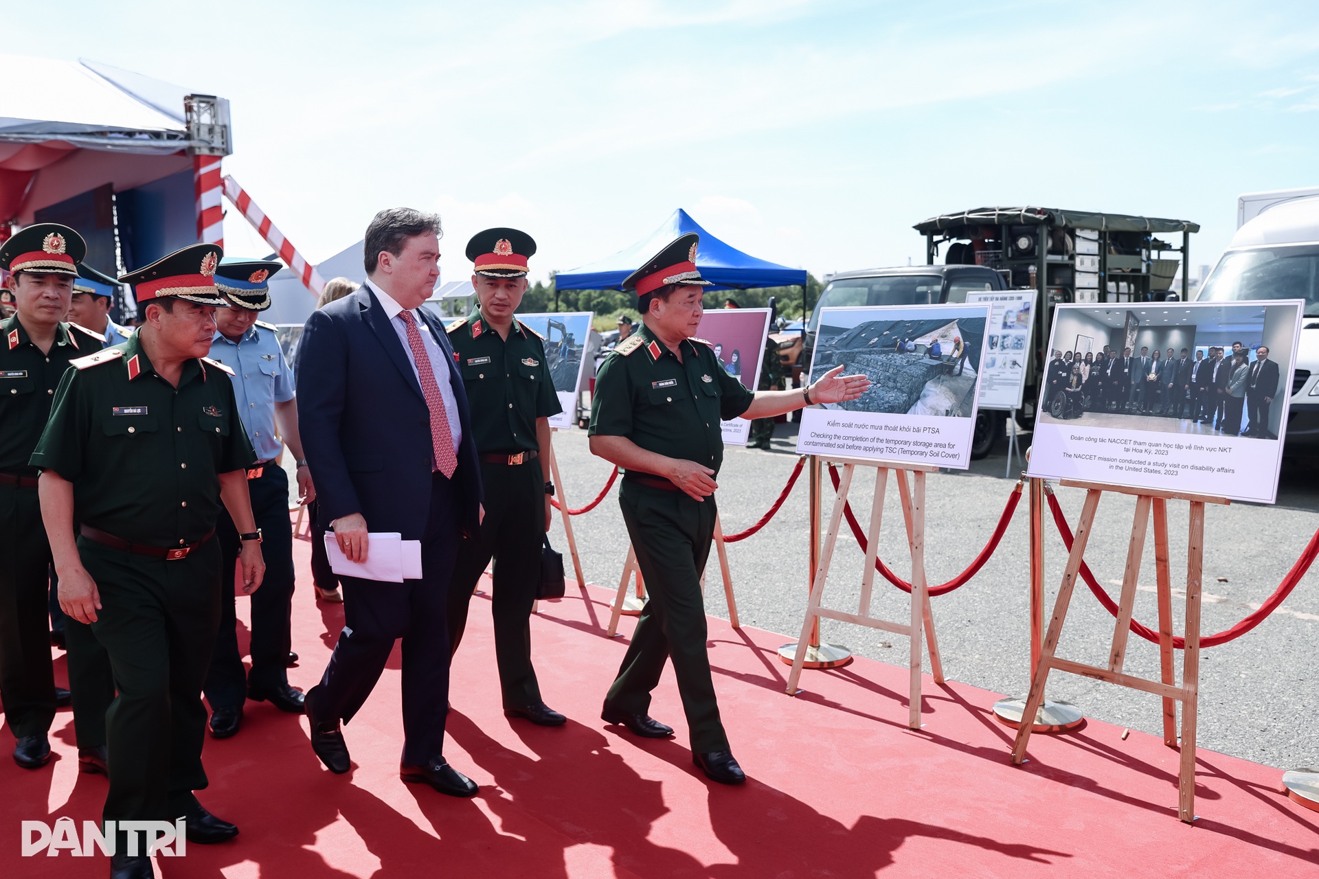 Đại sứ Mỹ Marc Knapper dự lễ bàn giao đất sạch dioxin tại sân bay Biên Hòa - 1