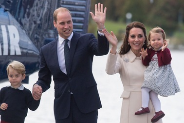 Hoàng tử Anh William và Công nương Kate sinh thêm một hoàng tử