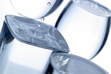 Nước khoáng và nước tinh khiết, loại nào tốt? 