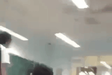 Đình chỉ cô giáo đánh học sinh... ngáp to trong lớp