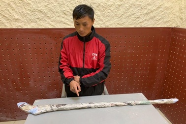 Mang súng đi săn thú rừng, nam thanh niên trượt chân bắn chết người