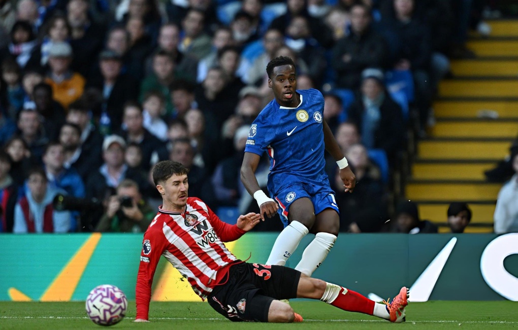 Chelsea šokujícím způsobem prohrála doma, Sunderland se posunul na druhé místo - 1 Chelsea thua sốc trên sân nhà, Sunderland leo lên nhì bảng - 1