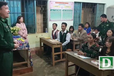 “Tìm” chữ ở lớp học đặc biệt giữa vùng biên giới