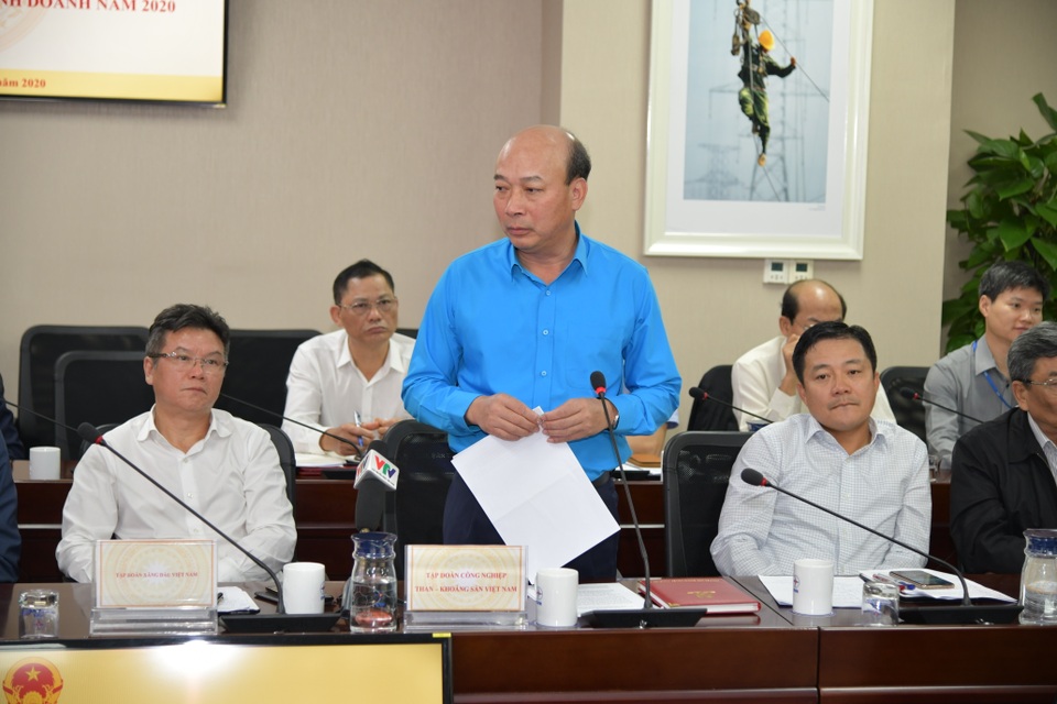 Lãnh đạo các tập đoàn kinh tế “phát sốt” vì dịch corona - 1 Lãnh đạo các tập đoàn kinh tế “phát sốt” vì dịch corona - 1