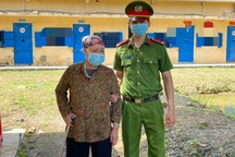 Bà lão 74 tuổi bị bắt sau 23 năm trốn truy nã