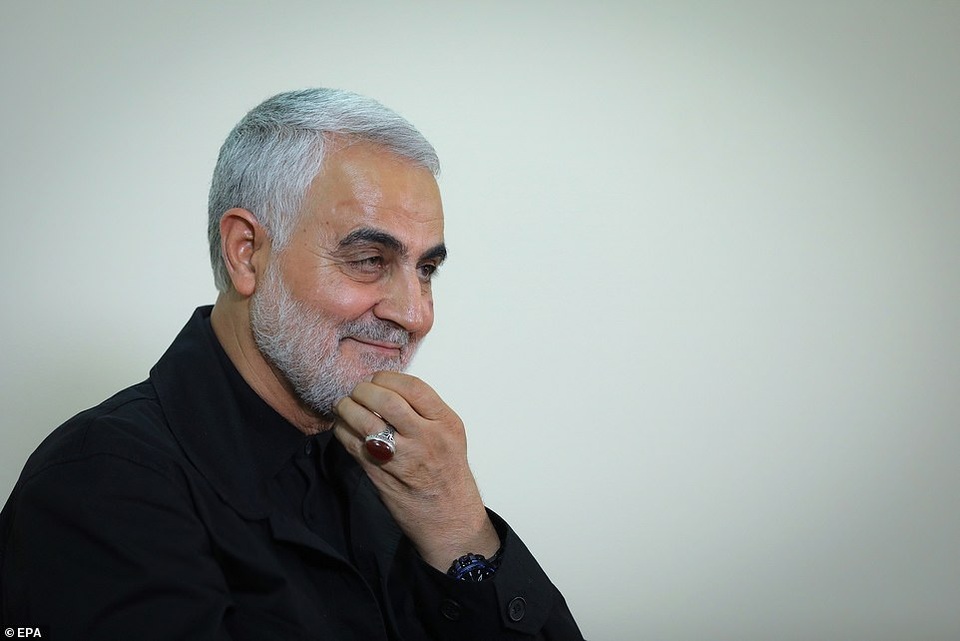 Mỹ bị nghi phóng 4 rocket vào đoàn xe của tướng Iran - 3 Mỹ bị nghi phóng 4 rocket vào đoàn xe của tướng Iran - 3