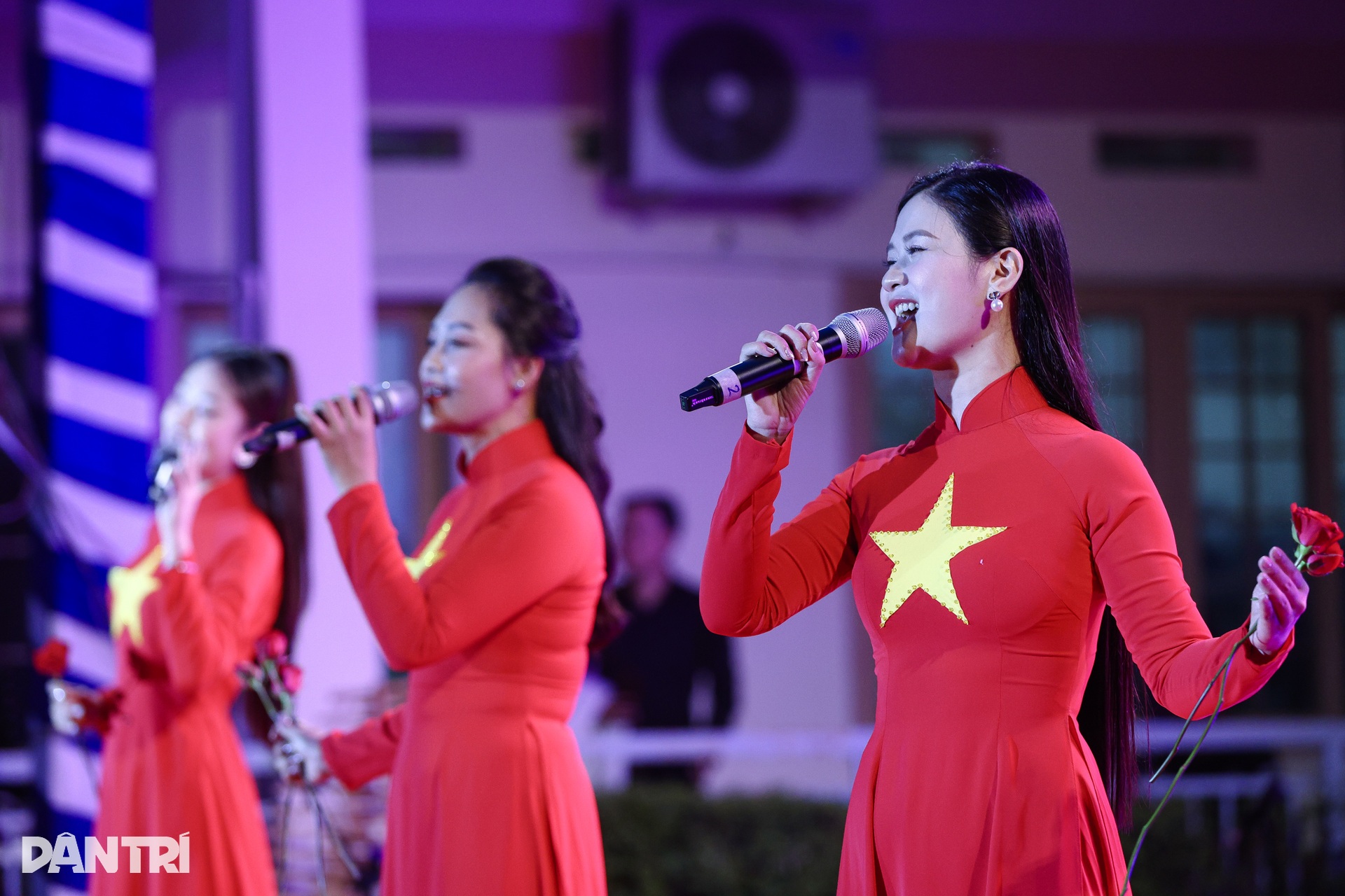 Ấn tượng đêm nhạc giao lưu cán bộ chiến sĩ Cảnh sát cơ động TPHCM - 3 Ấn tượng đêm nhạc giao lưu cán bộ chiến sĩ Cảnh sát cơ động TPHCM - 3