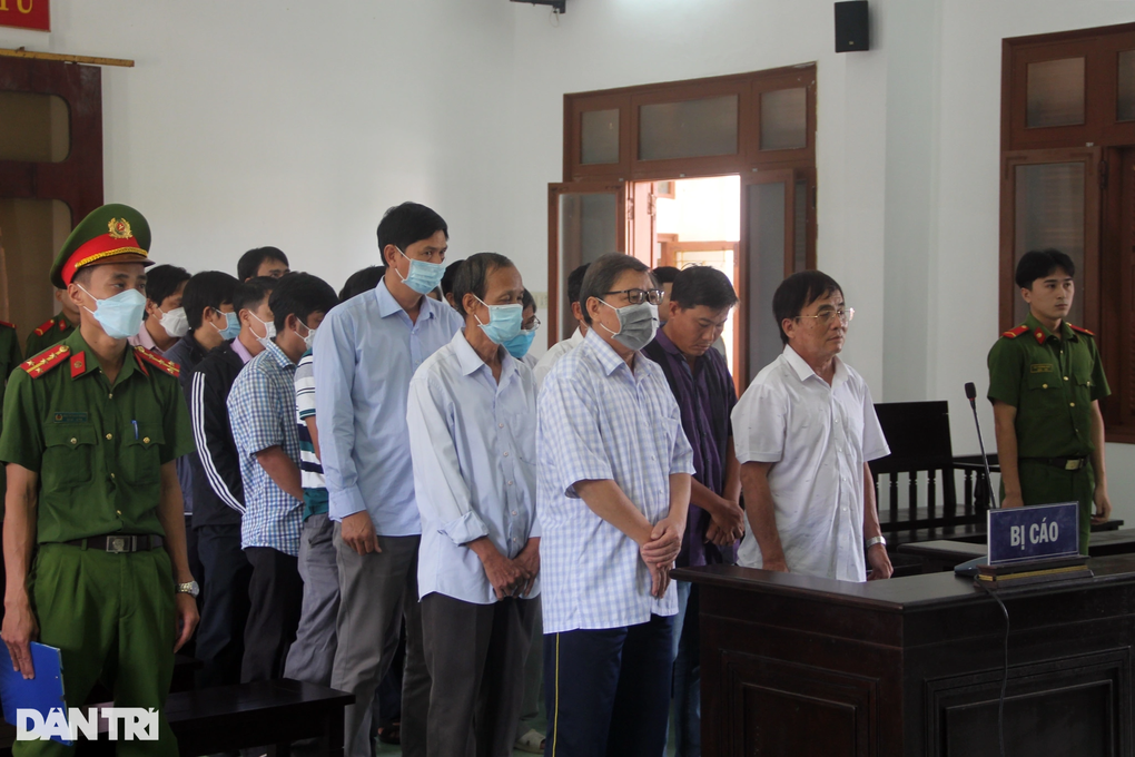 Cựu Chủ tịch huyện Đông Hòa lĩnh 7 năm tù - 1 Cựu Chủ tịch huyện Đông Hòa lĩnh 7 năm tù - 1