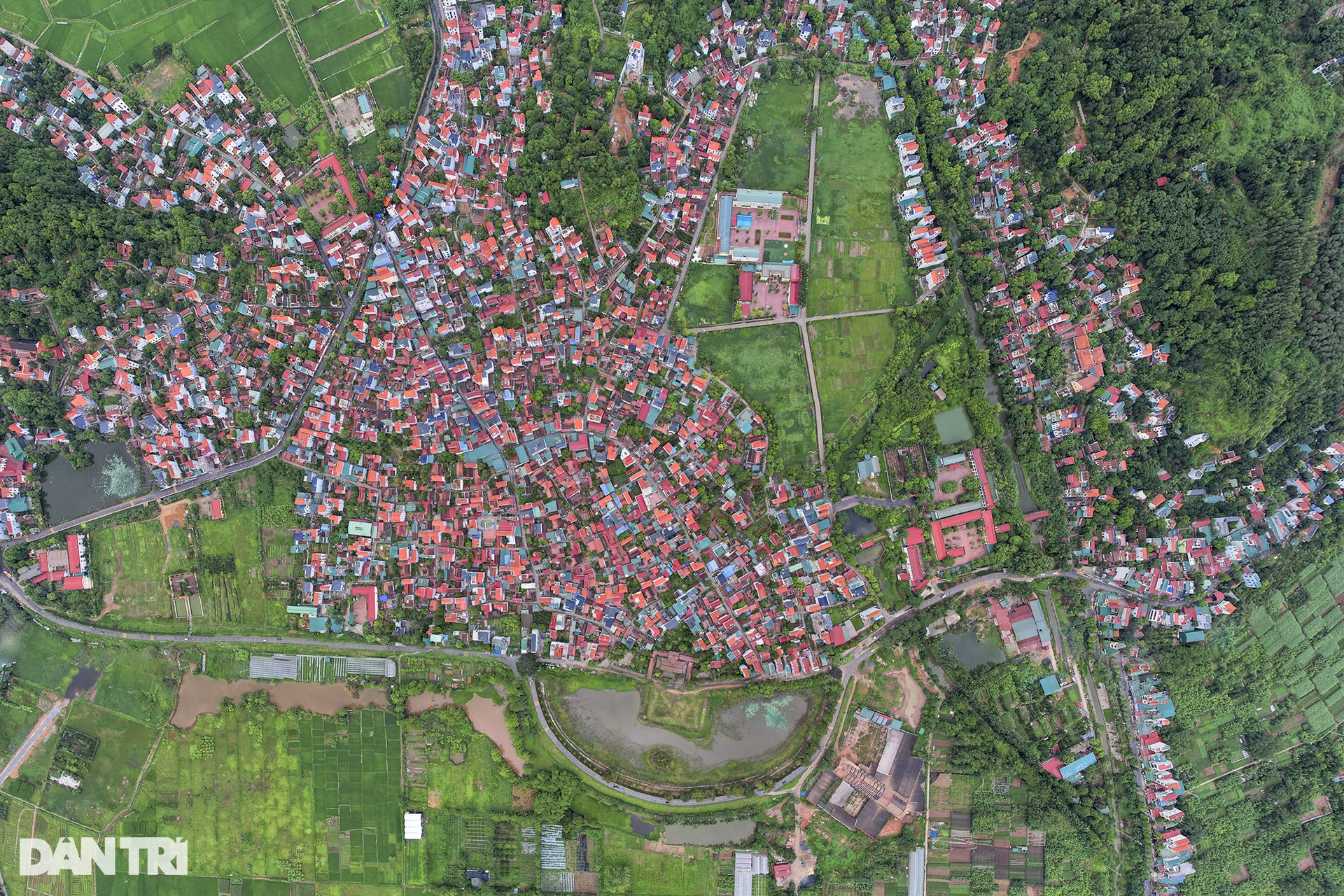 Không gian làng ngoại thành Hà Nội chật chội như trong phố - 7 Không gian làng ngoại thành Hà Nội chật chội như trong phố - 7