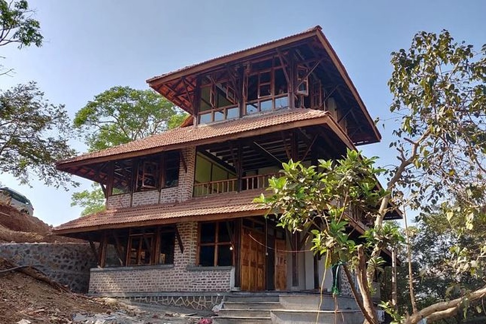 Nhà lạ dùng bùn không cần xi măng, mát quanh năm chẳng cần lắp điều hòa - 1 Nhà lạ dùng bùn không cần xi măng, mát quanh năm chẳng cần lắp điều hòa - 1