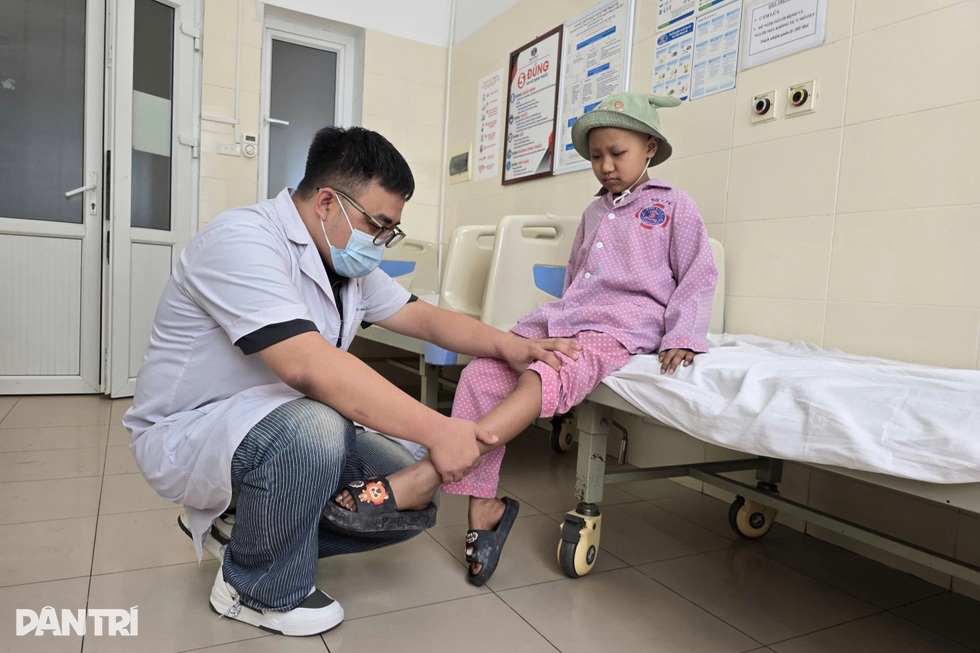 Bé gái 10 tuổi và sự hồi sinh kỳ diệu từ đôi chân ghép xương - 4 Bé gái 10 tuổi và sự hồi sinh kỳ diệu từ đôi chân ghép xương - 4