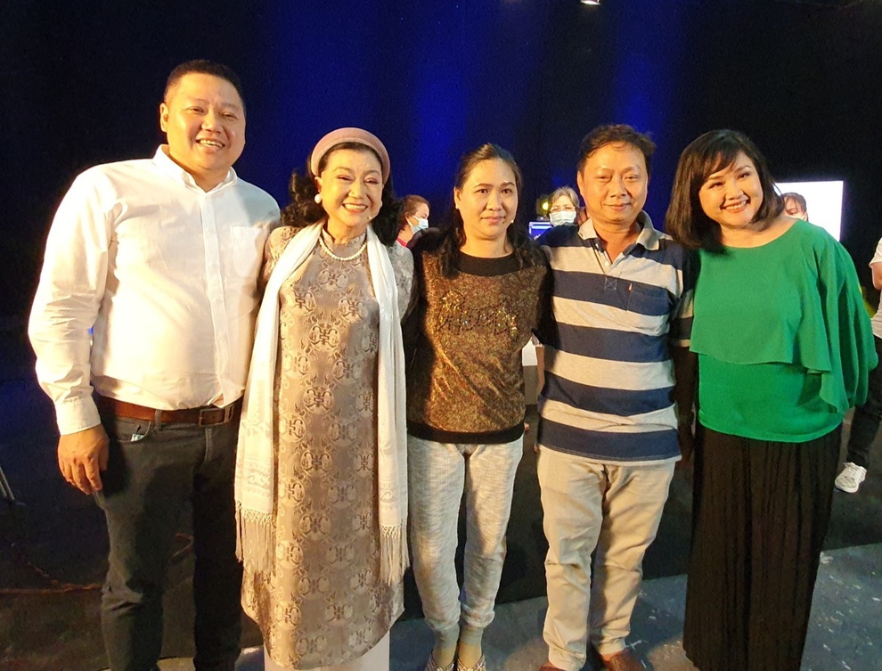 NSND Kim Cương nghẹn ngào gặp lại con gái nuôi sau 45 năm thất lạc - 9 NSND Kim Cương nghẹn ngào gặp lại con gái nuôi sau 45 năm thất lạc - 9