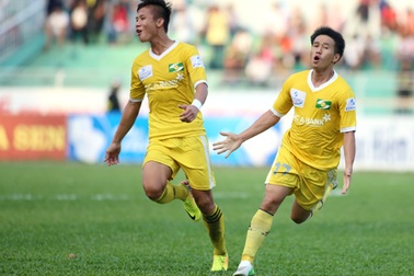 Thắng XMXT Sài Gòn, SL Nghệ An đeo bám ngôi đầu