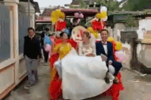 Cặp đôi Thanh Hóa rước dâu bằng dàn "siêu xe" máy cày gây "sốt" mạng