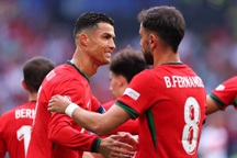 Lý do bất ngờ khiến Ronaldo nhường quyền ghi bàn cho Bruno Fernandes
