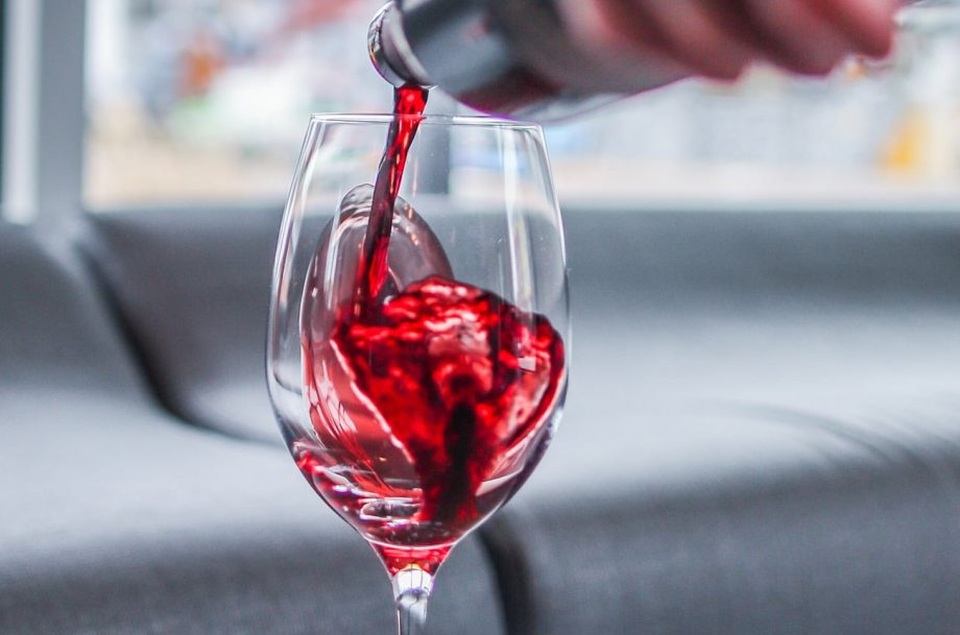 Lợi ích đặc biệt của rượu vang đỏ: Uống 1 ly tương đương 1 giờ tập gym - 1
